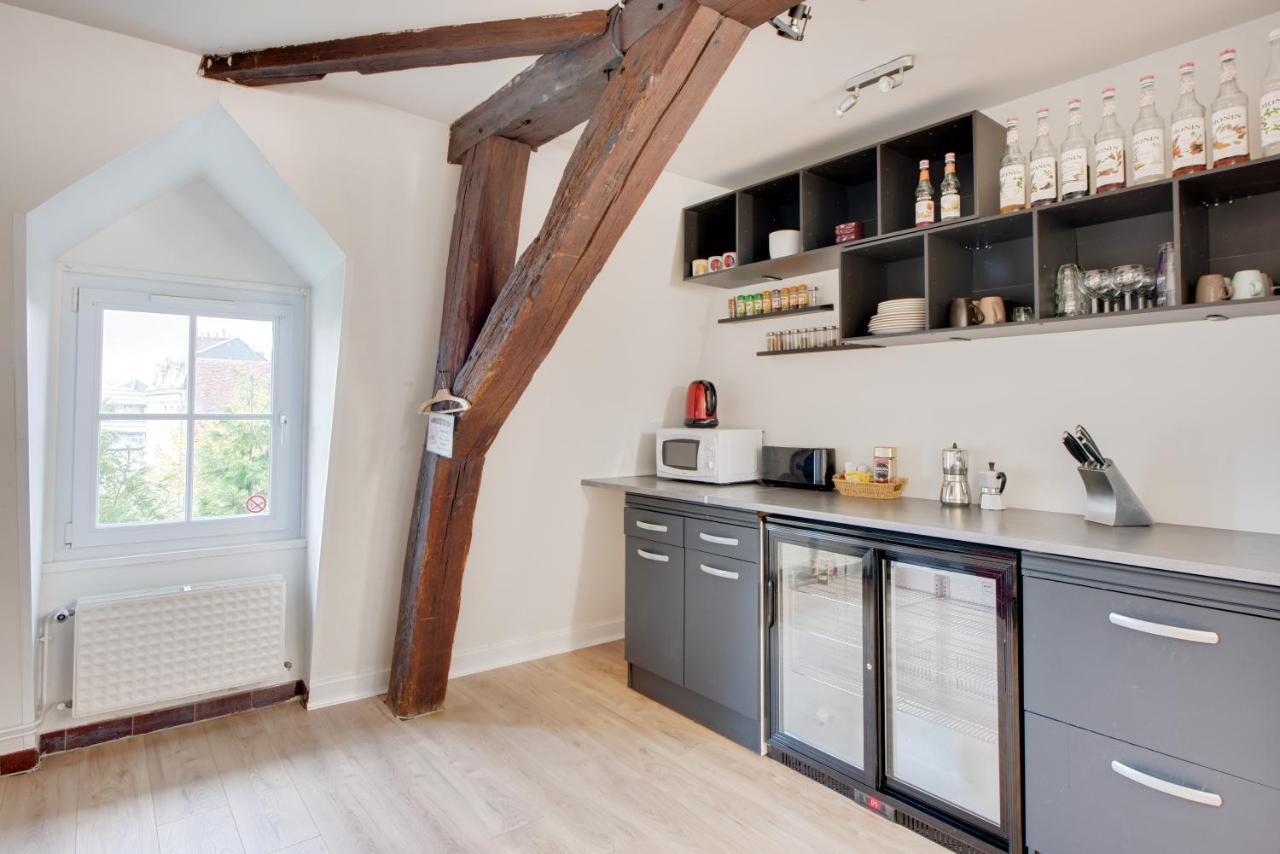 Apartament Le Grand Mirebeau - Parking Prive Bourges Zewnętrze zdjęcie